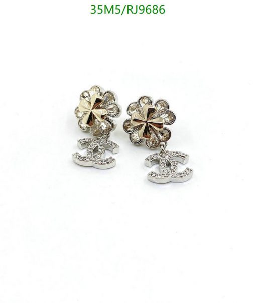 Flower-shaped designer earrings with rhinestones.