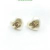 Pearl heart-shaped earrings with rhinestone logo.