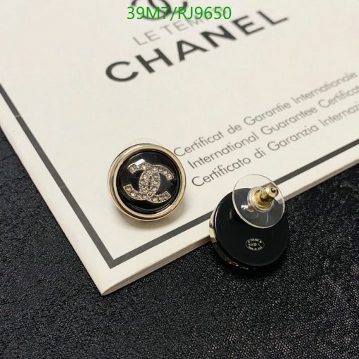 Chanel earrings on guarantee certificate.