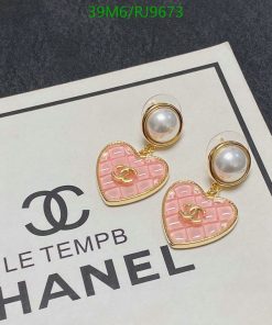 Pearl heart earrings on Chanel booklet.