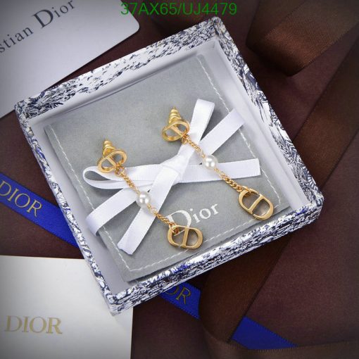 Dior pearl earrings in elegant presentation box.