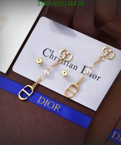 Gold chain earrings with pearls on Dior card.