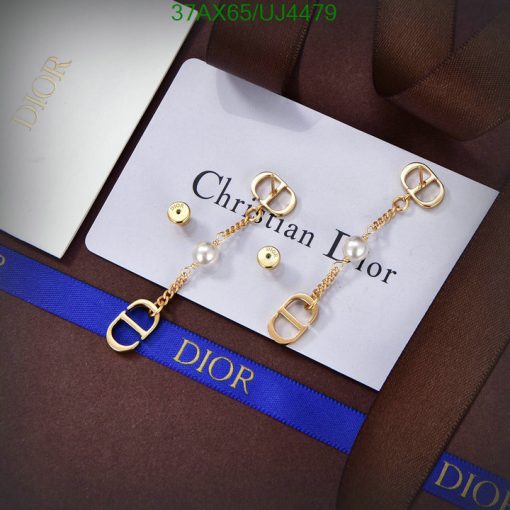 Gold chain earrings with pearls on Dior card.