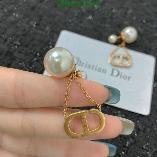 Pearl earring with Dior logo pendant.