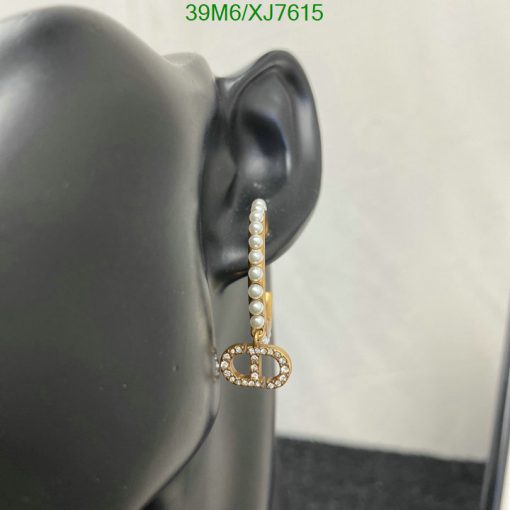 Pearl earring with diamond circle on mannequin ear.