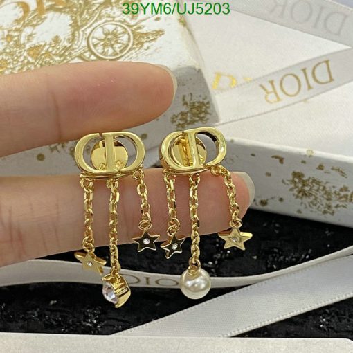 Gold star charm dangle earrings with box.