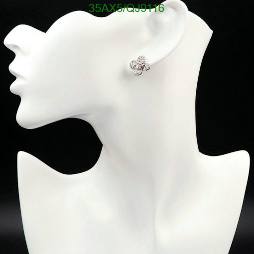 Flower-shaped earring on mannequin's ear.