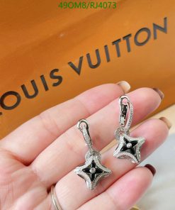 Star-shaped silver earrings with brand background