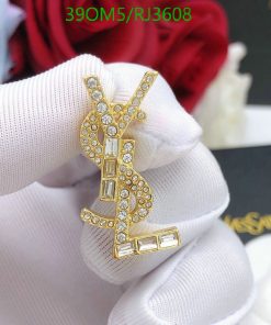 Gold diamond-studded dollar sign pendant.