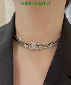 Woman wearing silver choker necklace with pendant.