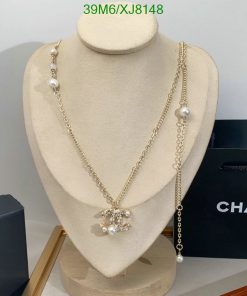 Elegant pearl necklace on display