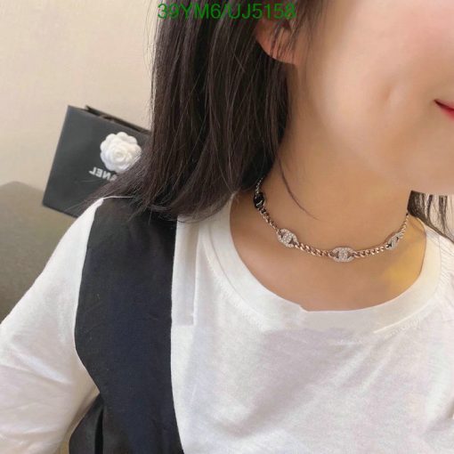 Woman wearing stylish silver chain necklace.