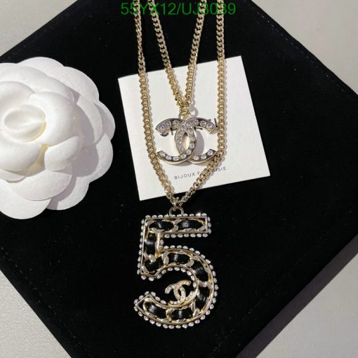 Elegant designer logo pendant necklaces with artificial flower.