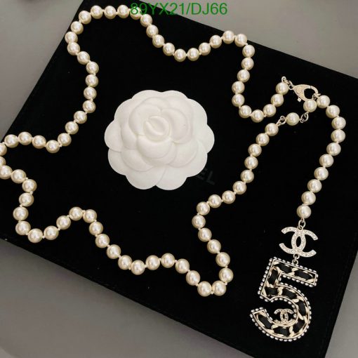 Elegant pearl necklace with white flower and designer pendant.