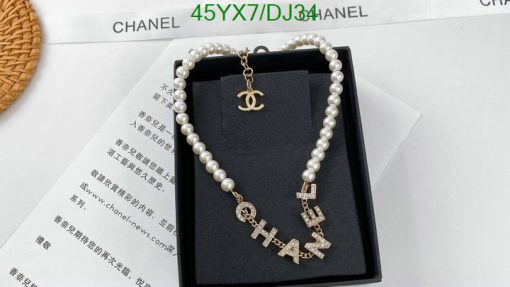 Chanel pearl necklace with logo in presentation box