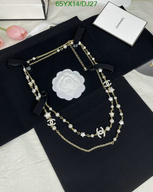 Elegant pearl and chain belt with white floral design.