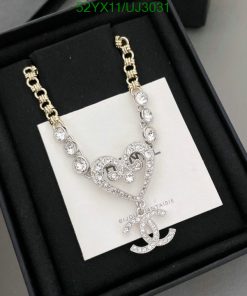 Heart-shaped diamond necklace in box