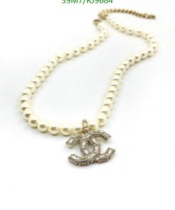 Pearl necklace with anchor pendant.