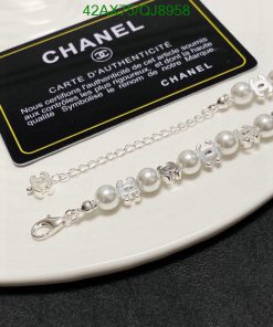 Chanel pearl bracelet with authenticity card