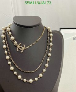 Elegant pearl and chain necklace on display mannequin.