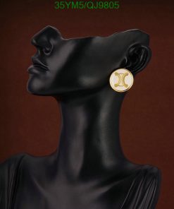 Mannequin head with designer earring.