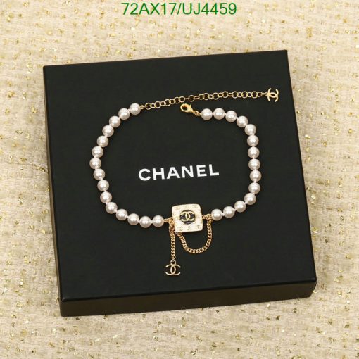 Pearl bracelet on black box with logo.