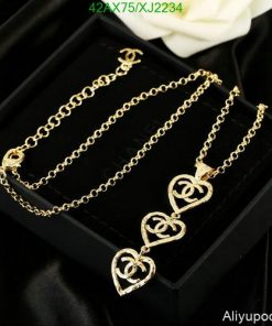 Gold heart chain necklace in jewelry box with rose.