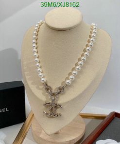 Elegant pearl necklace on mannequin with pendant.