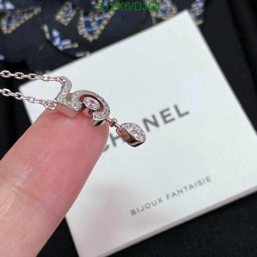 Elegant pendant necklace with branded packaging