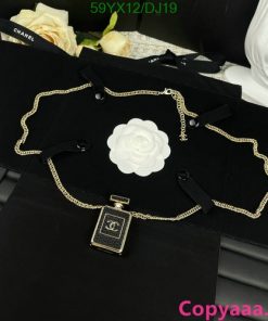 White flower pendant on gold chain necklace with bag.