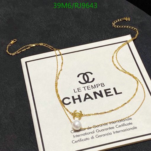 Gold necklace with pearl on Chanel certificate.