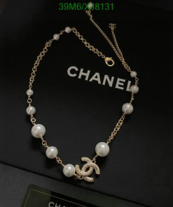 Designer pearl and gold chain necklace.