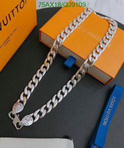 Silver chain on brand's orange box.